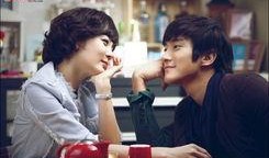 八卦爆料姐弟恋视频播放,姐弟恋视频播放引发热议，网友热议年龄差距与爱情观